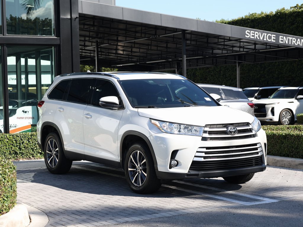 Used 2019 Toyota Highlander XLE image 2