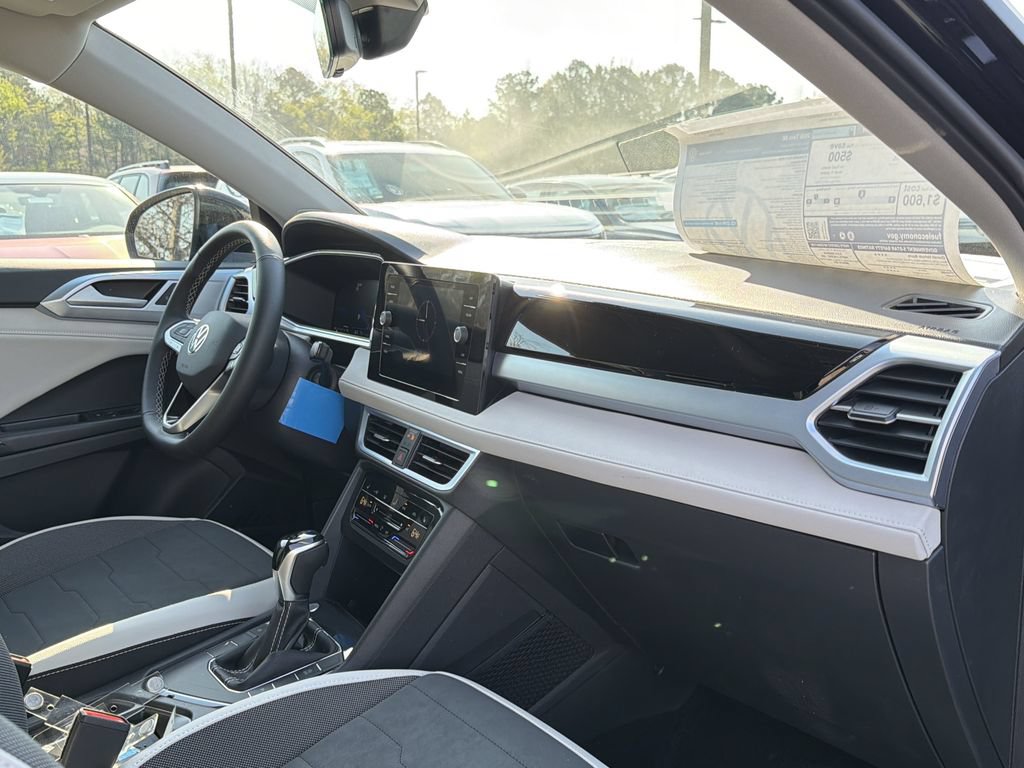 New 2026 Volkswagen Taos SE FWD image 20