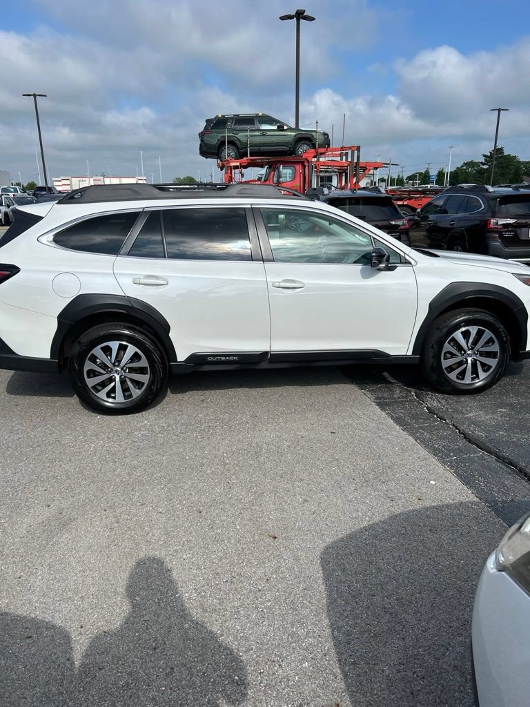 Certified 2024 Subaru Outback Premium AWD/4WD image 2