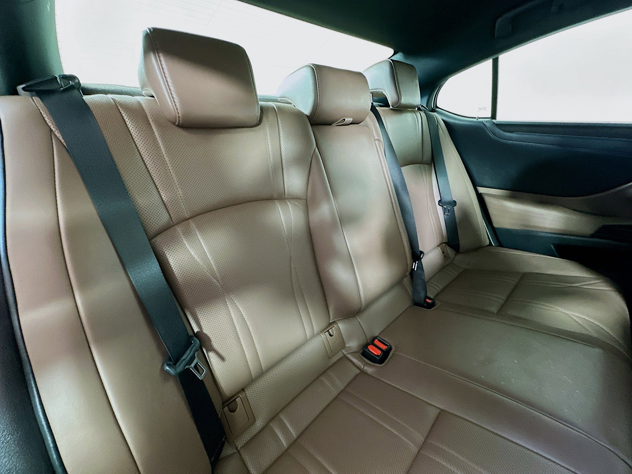 Used 2022 Lexus ES 300h w/ Accessory Package image 27