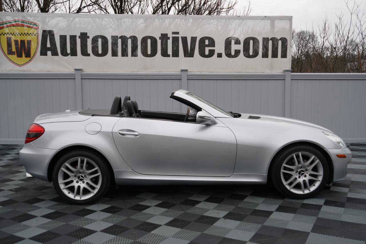 Used 2009 Mercedes-Benz SLK 300 2dr Roadster 3.0L w/ Premium I Pkg image 4