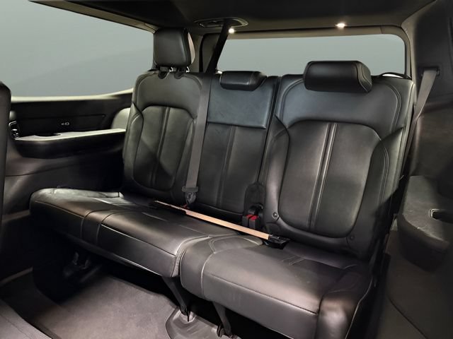 Used 2023 Jeep Wagoneer Series II AWD/4WD image 37