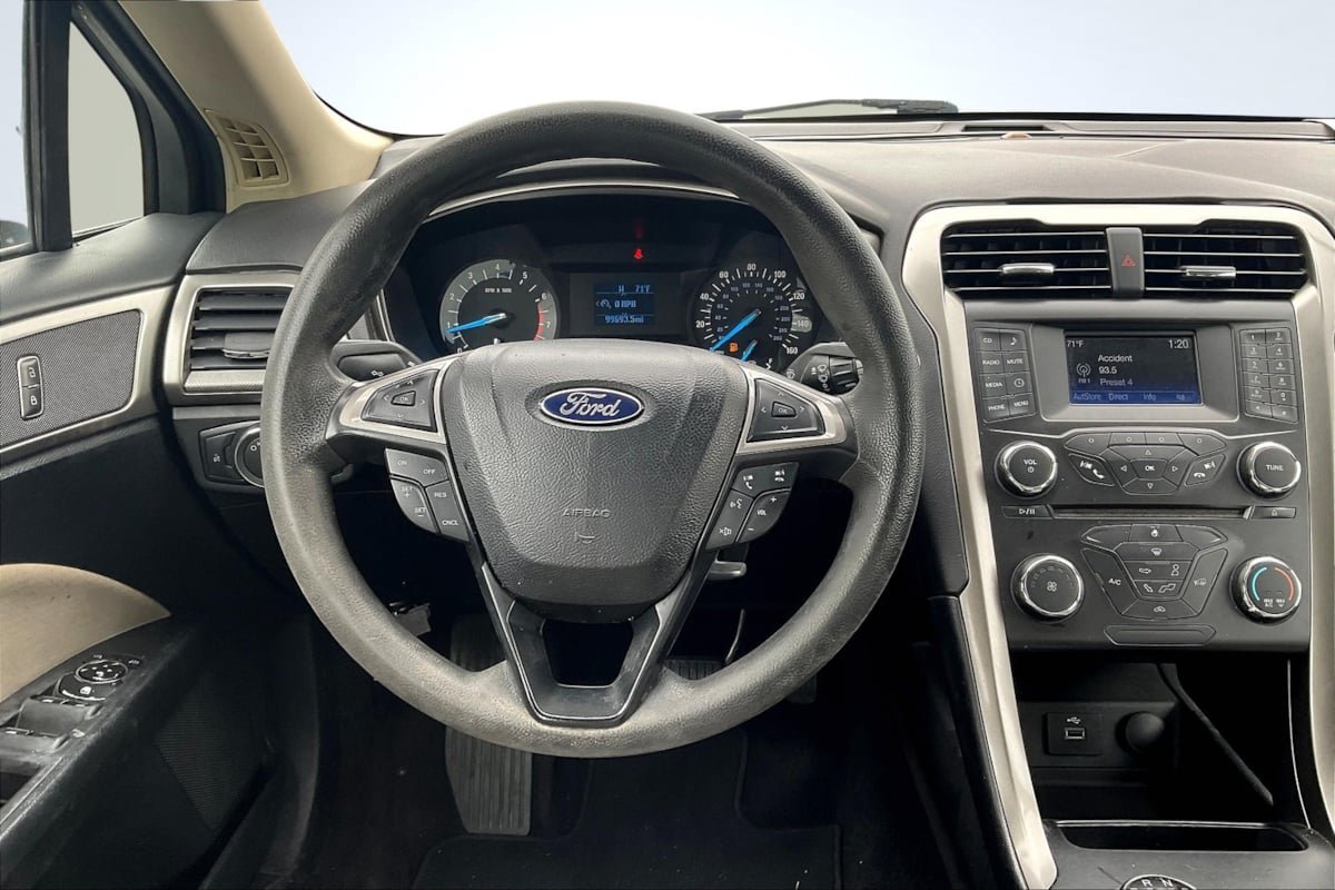 Used 2017 Ford Fusion S FWD image 5