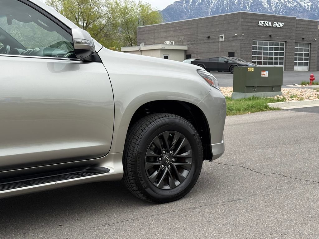 Used 2020 Lexus GX 460 Premium w/ Premium Package AWD/4WD image 4