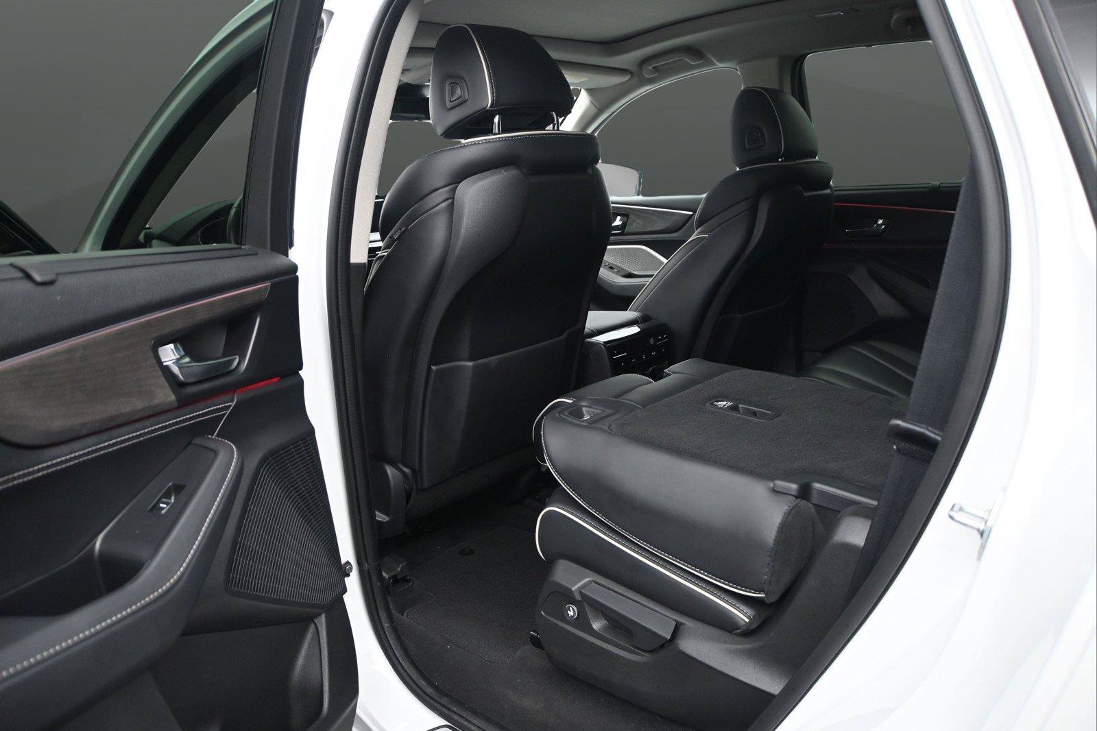 Used 2023 Acura MDX SH-AWD w/ Advance Package image 14