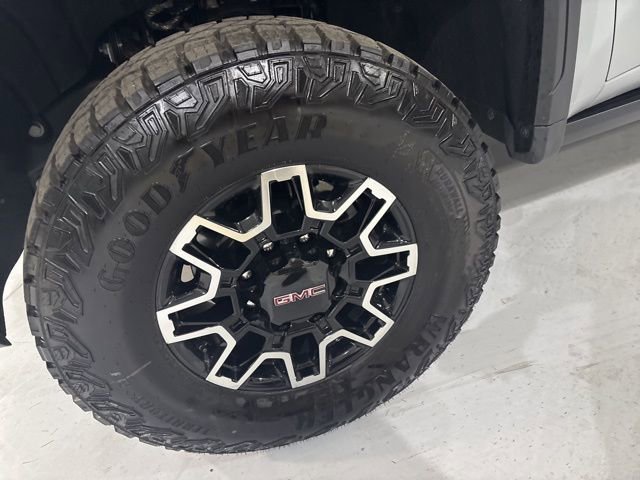 Used 2025 GMC Sierra 2500 AT4X image 37