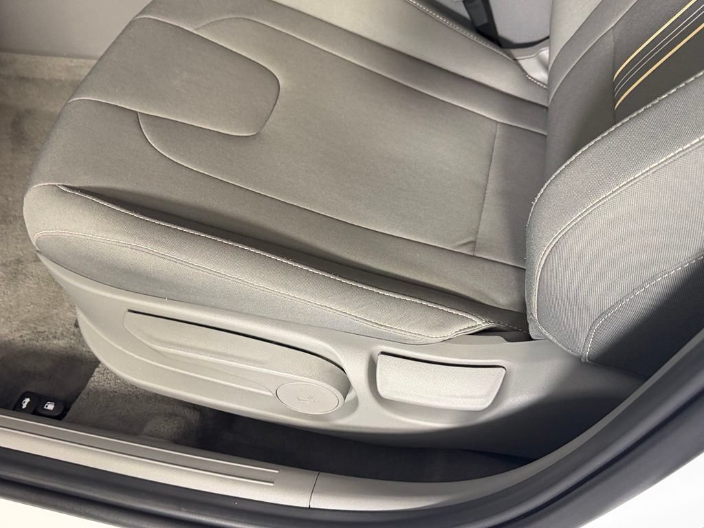 Used 2026 Hyundai Elantra Sport FWD image 23