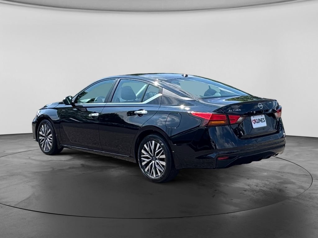 Used 2025 Nissan Altima 2.5 SV FWD image 7