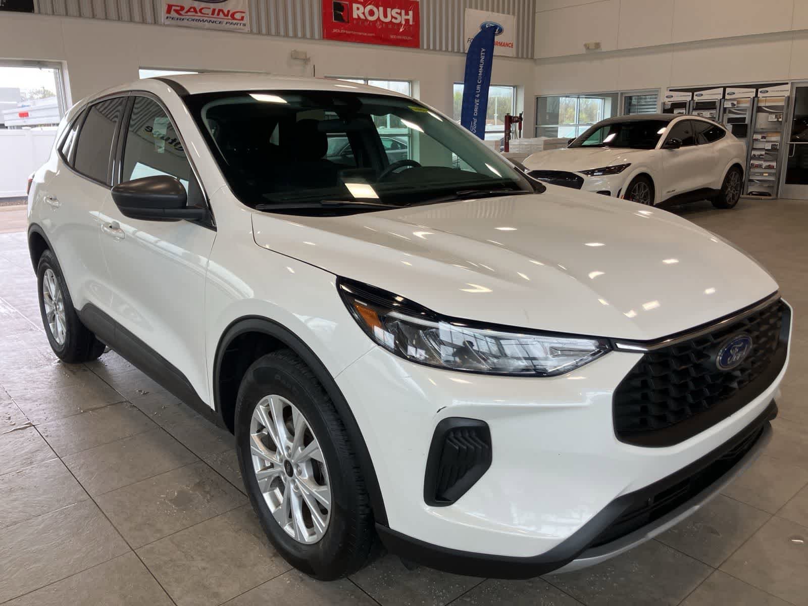 Used 2023 Ford Escape Active AWD/4WD image 3