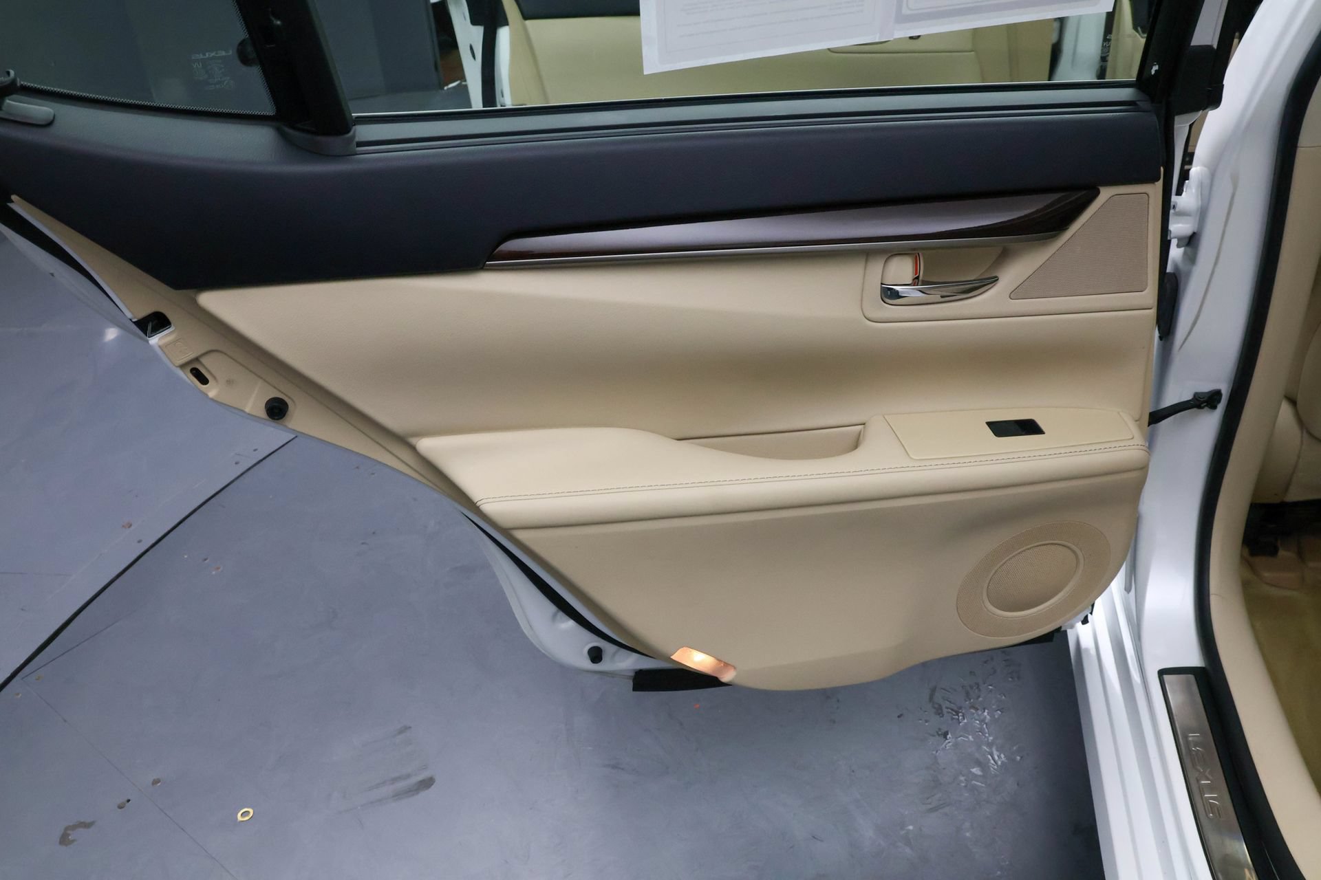 Used 2013 Lexus ES 350 FWD image 22