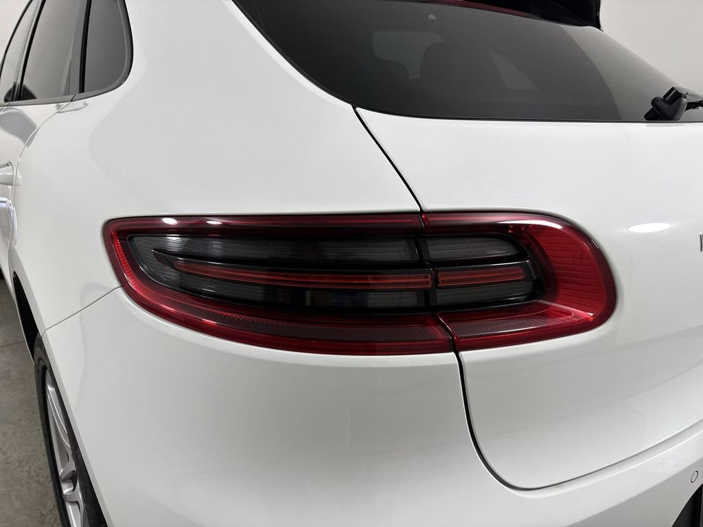 Certified 2017 Porsche Macan AWD/4WD image 18