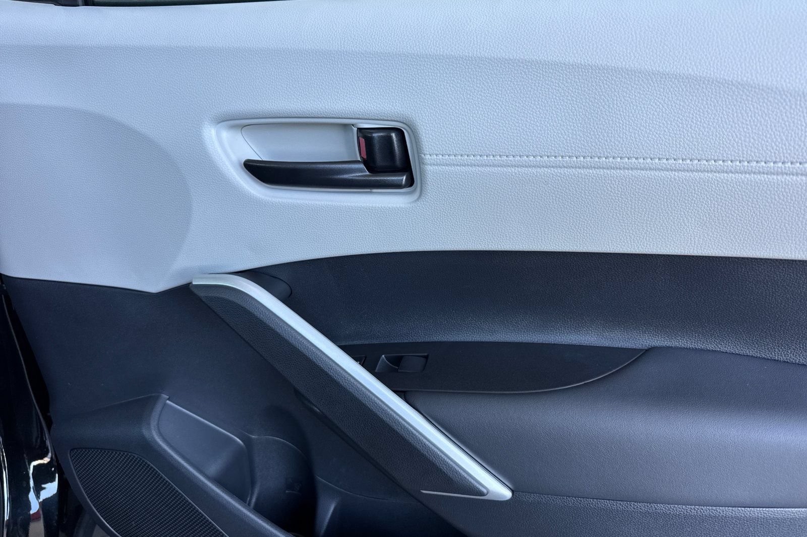 New 2026 Toyota Corolla Cross LE w/ Moonroof Package FWD image 20
