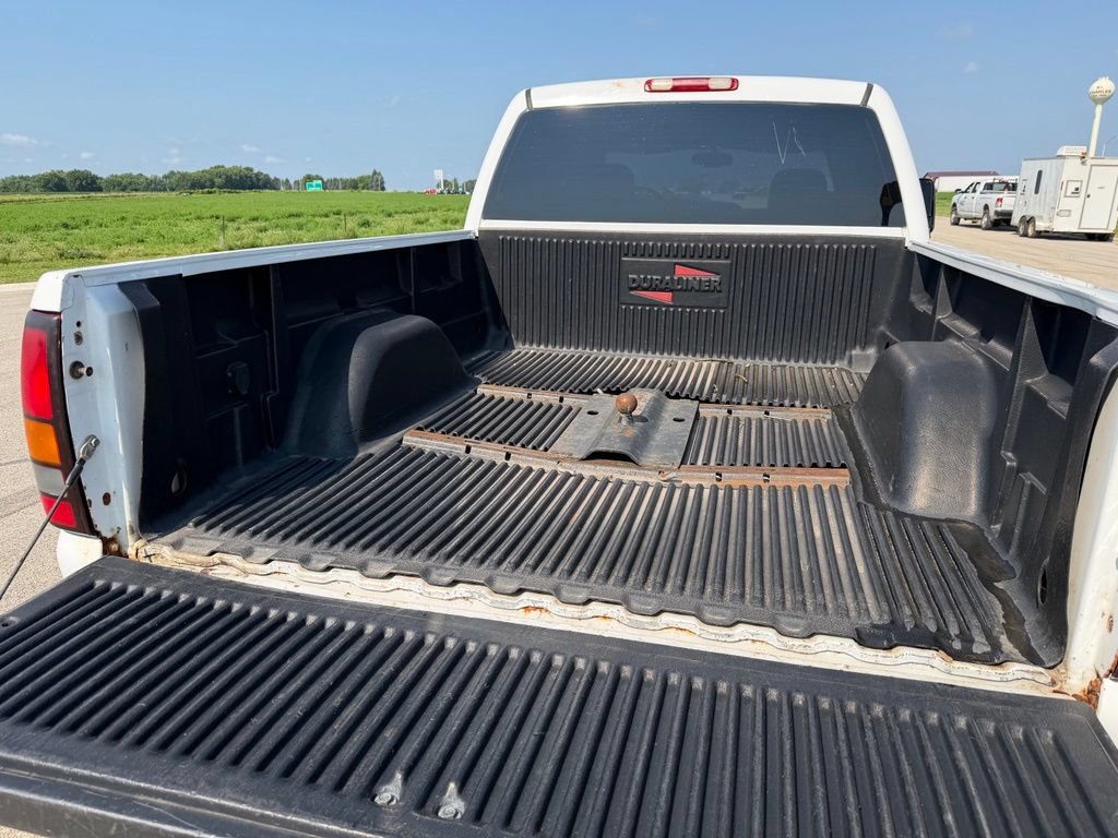 Used 2006 GMC Sierra 2500 SLT w/ Heavy-Duty Power Package AWD/4WD image 17
