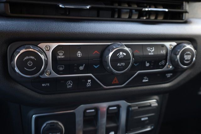 Used 2025 Jeep Wrangler Sport image 17