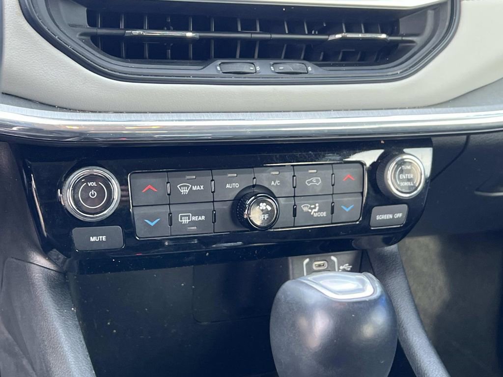 Used 2022 Jeep Compass Limited image 19