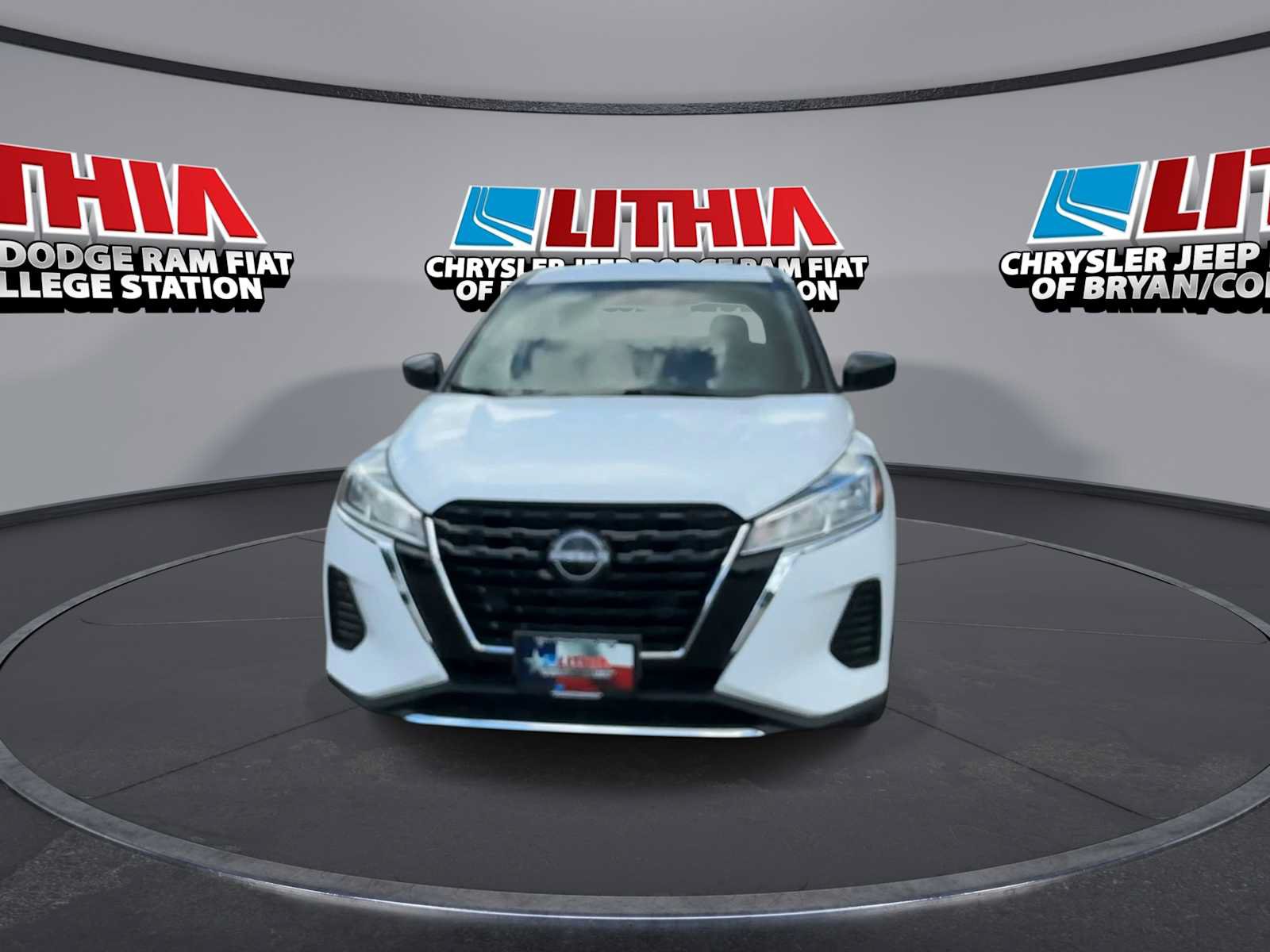 Used 2022 Nissan Kicks S FWD image 3