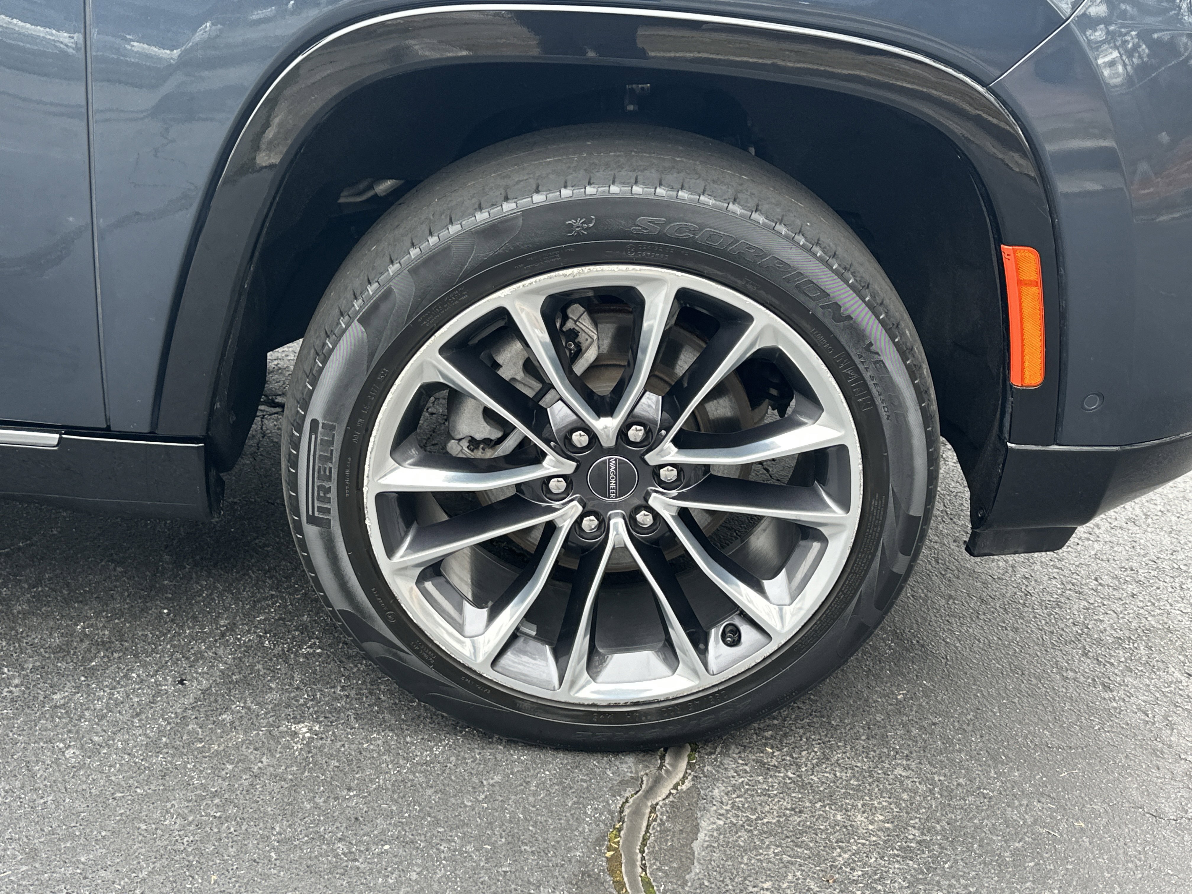 Used 2024 Jeep Wagoneer L Series III w/ Premium Group I image 15