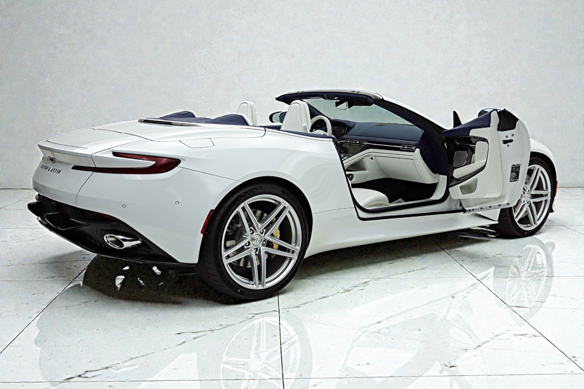 Used 2026 Aston Martin DB12 Convertible RWD image 10