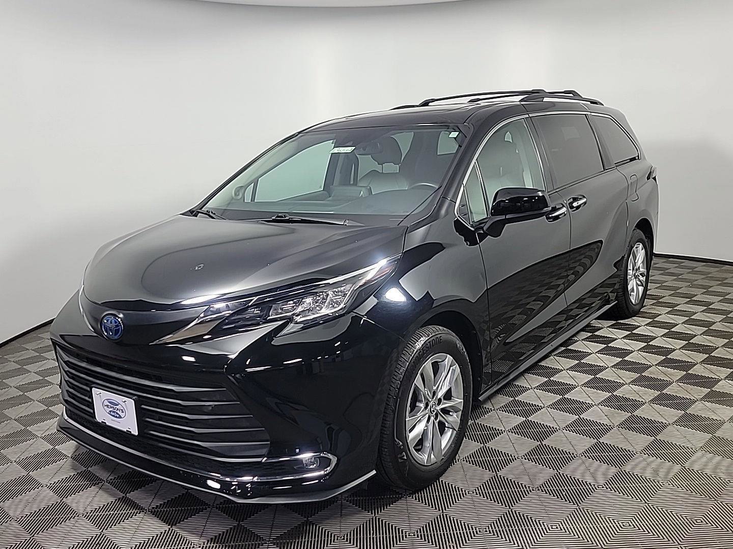 Used 2022 Toyota Sienna XLE w/ XLE Plus Package image 12