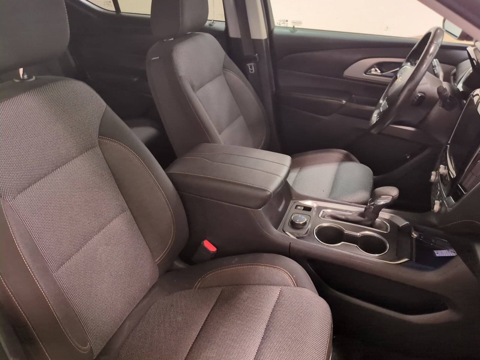 Used 2021 Chevrolet Traverse LT image 11