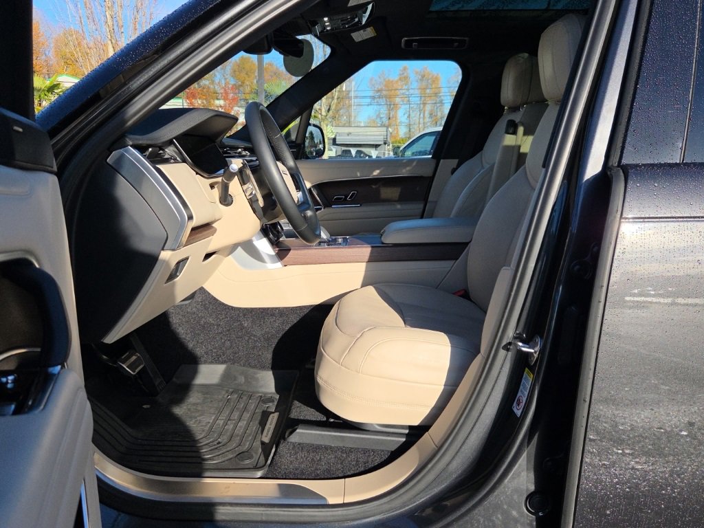 Certified 2023 Land Rover Range Rover SE image 10