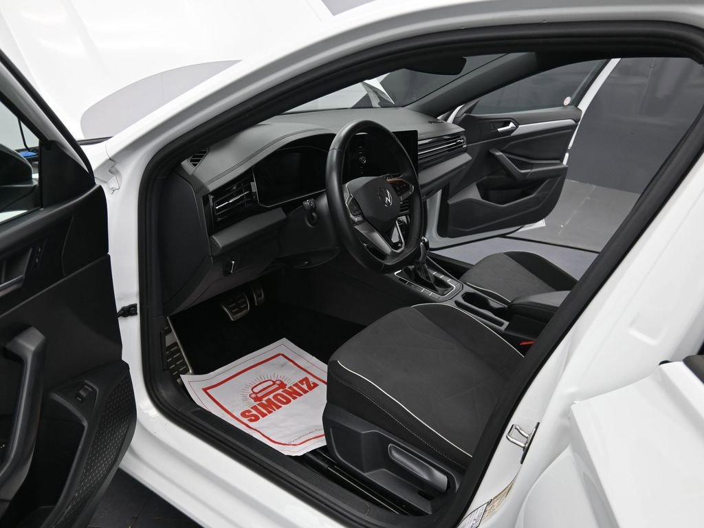 Used 2025 Volkswagen Jetta Sport FWD image 13