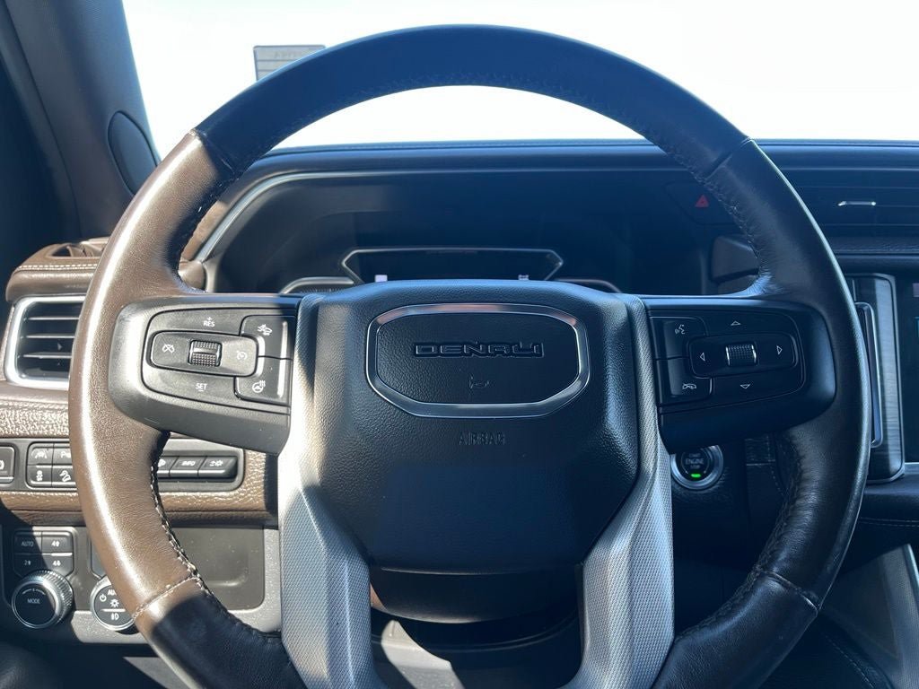 Used 2021 GMC Yukon XL Denali w/ Denali Premium Package AWD/4WD image 25