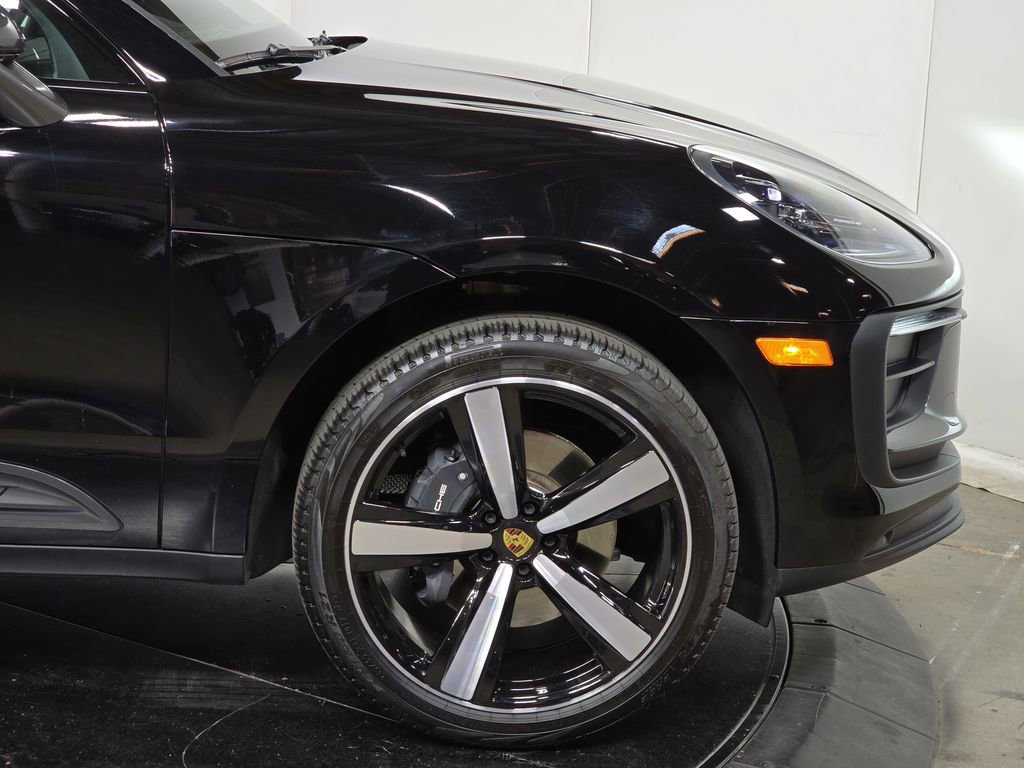 Certified 2025 Porsche Macan Turbo image 11