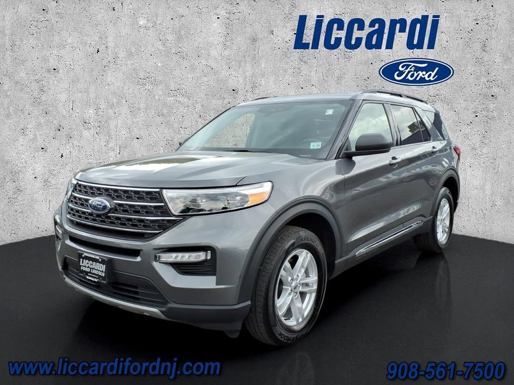 Certified 2023 Ford Explorer XLT w/ Equipment Group 202A AWD/4WD image 3