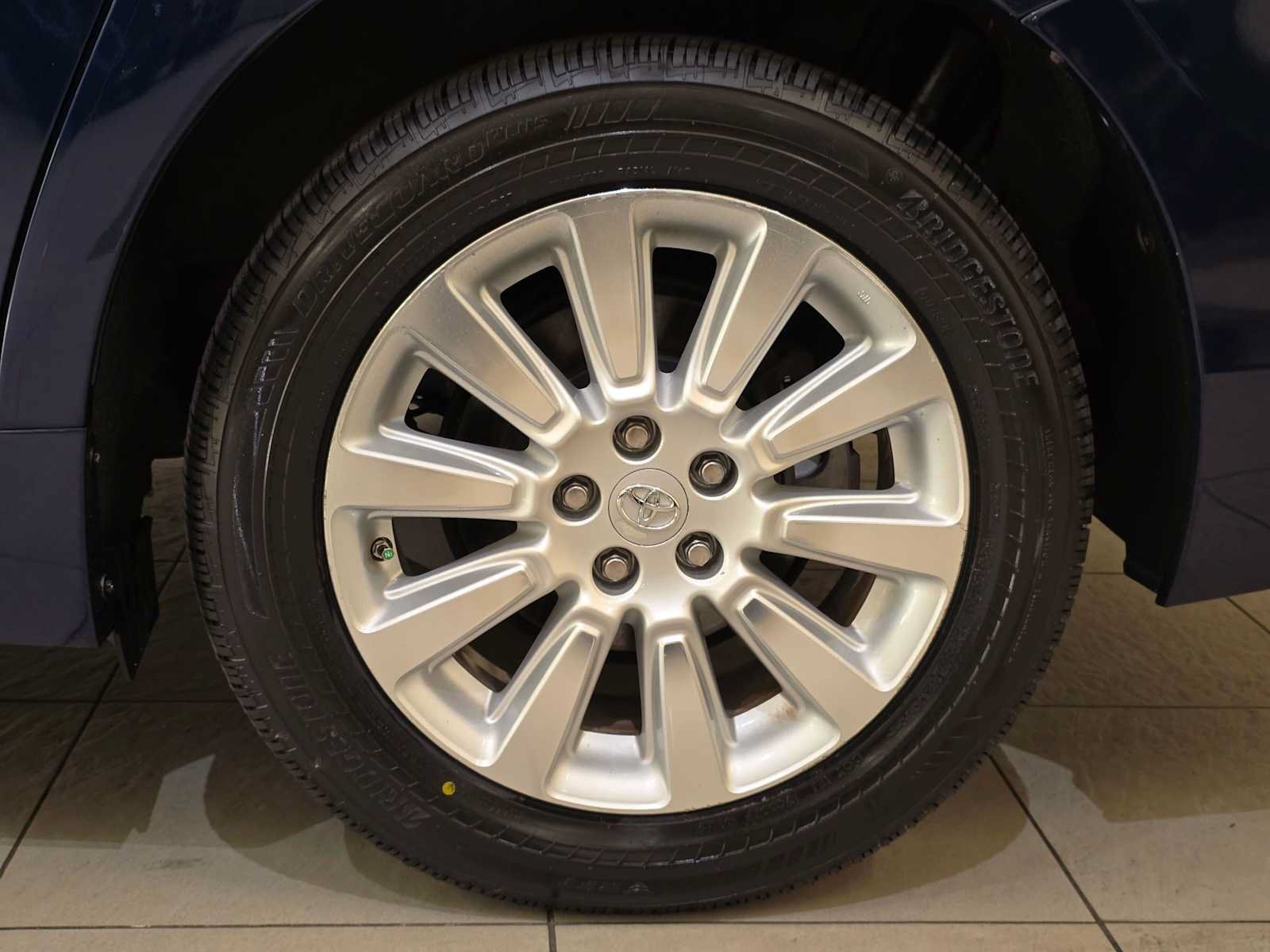 Used 2011 Toyota Sienna LE w/ Towing Pkg AWD/4WD image 8