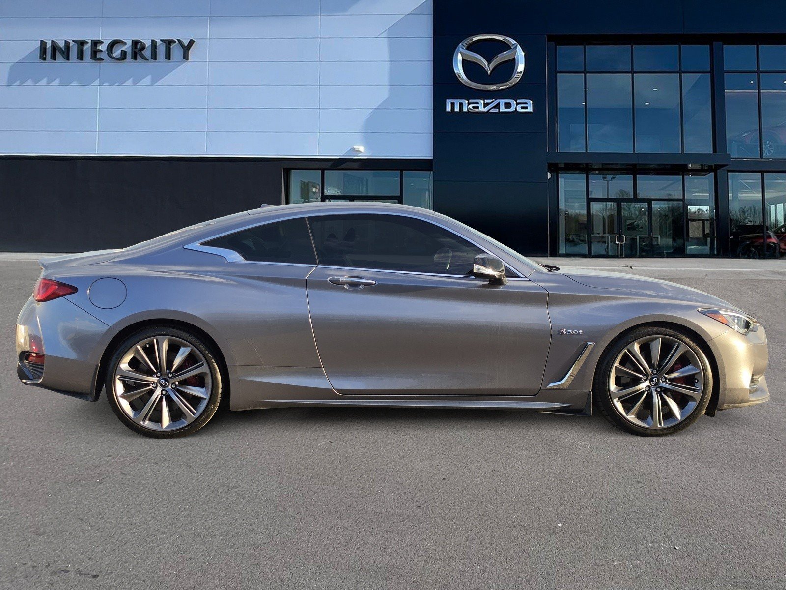 Used 2019 INFINITI Q60 Red Sport 400 w/ Cargo Package RWD image 3