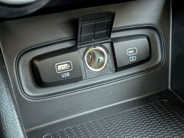 Used 2025 Hyundai Venue SEL image 22