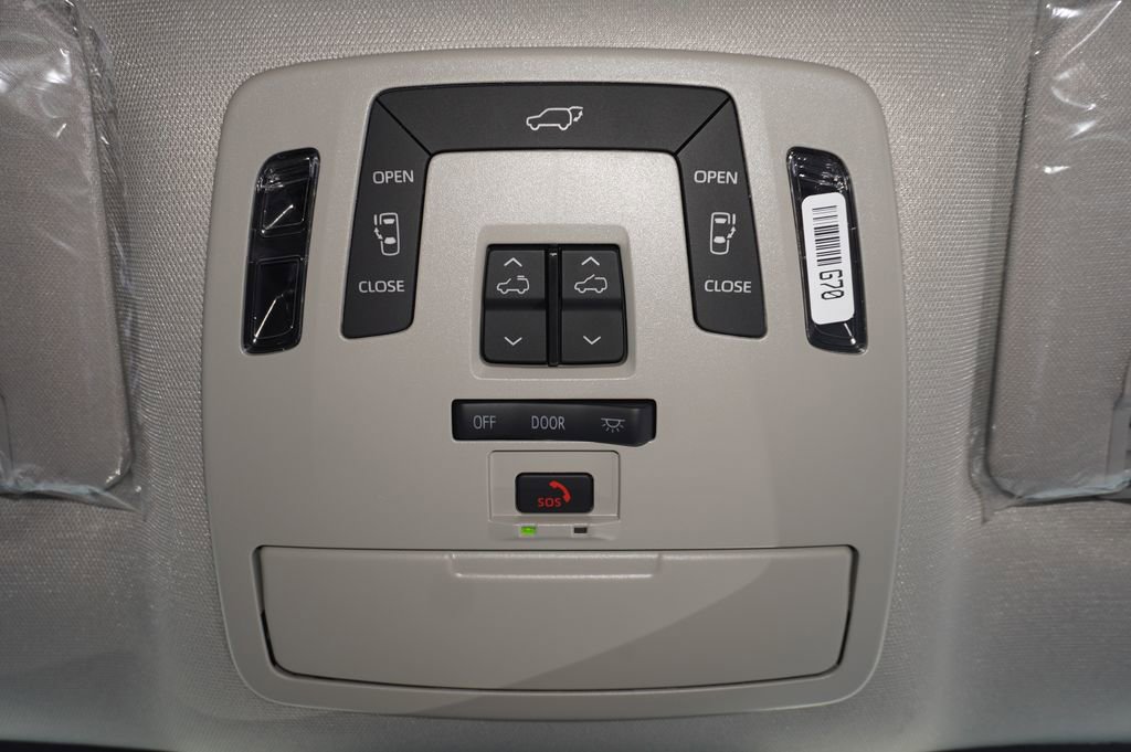 New 2026 Toyota Sienna XLE image 18