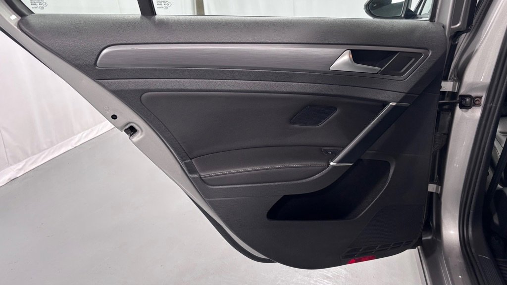 Used 2019 Volkswagen Golf SE w/ Driver Assistance Package FWD image 23