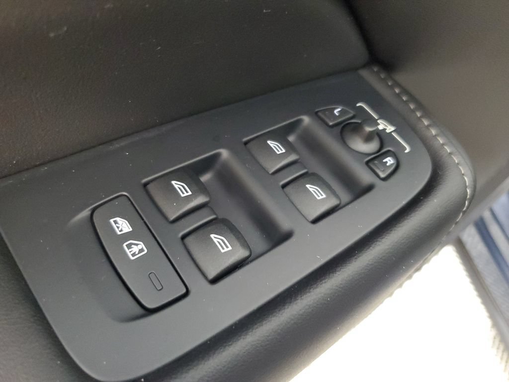 Used 2021 Volvo XC60 T5 Inscription FWD image 20