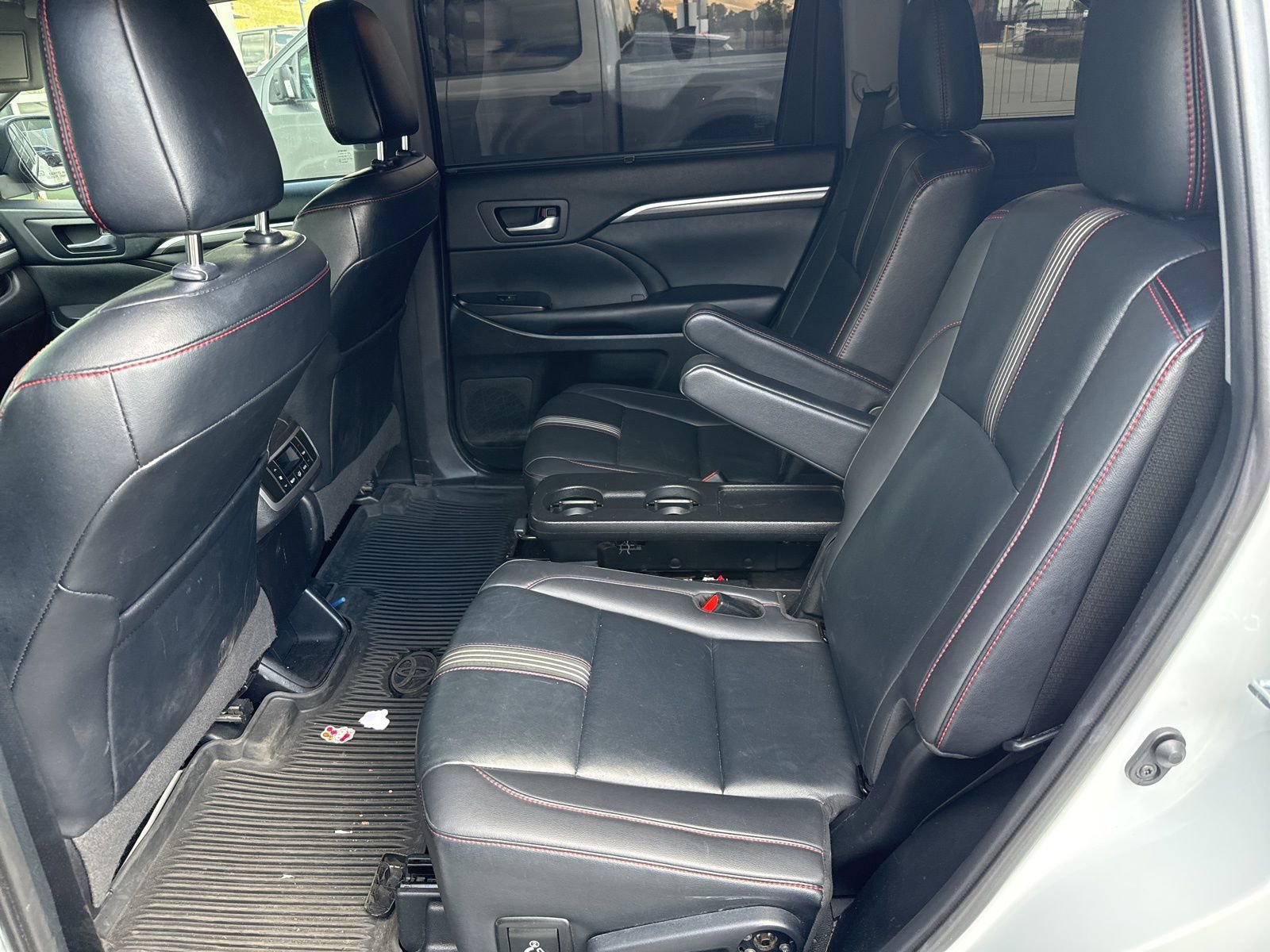 Used 2019 Toyota Highlander SE AWD/4WD image 13