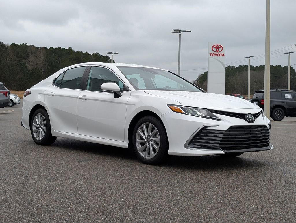 Used 2024 Toyota Camry LE w/ Convenience Package image 7