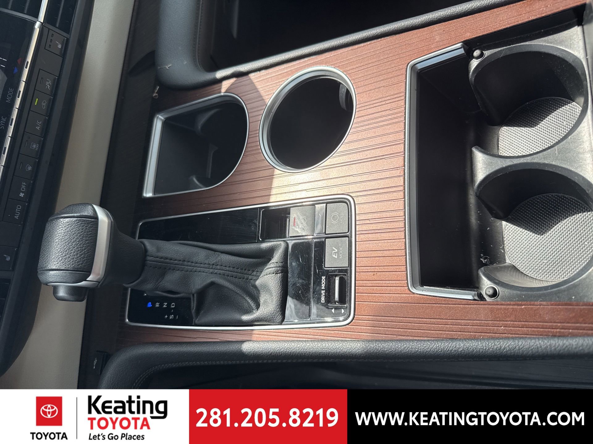 Used 2024 Toyota Sienna XLE image 19