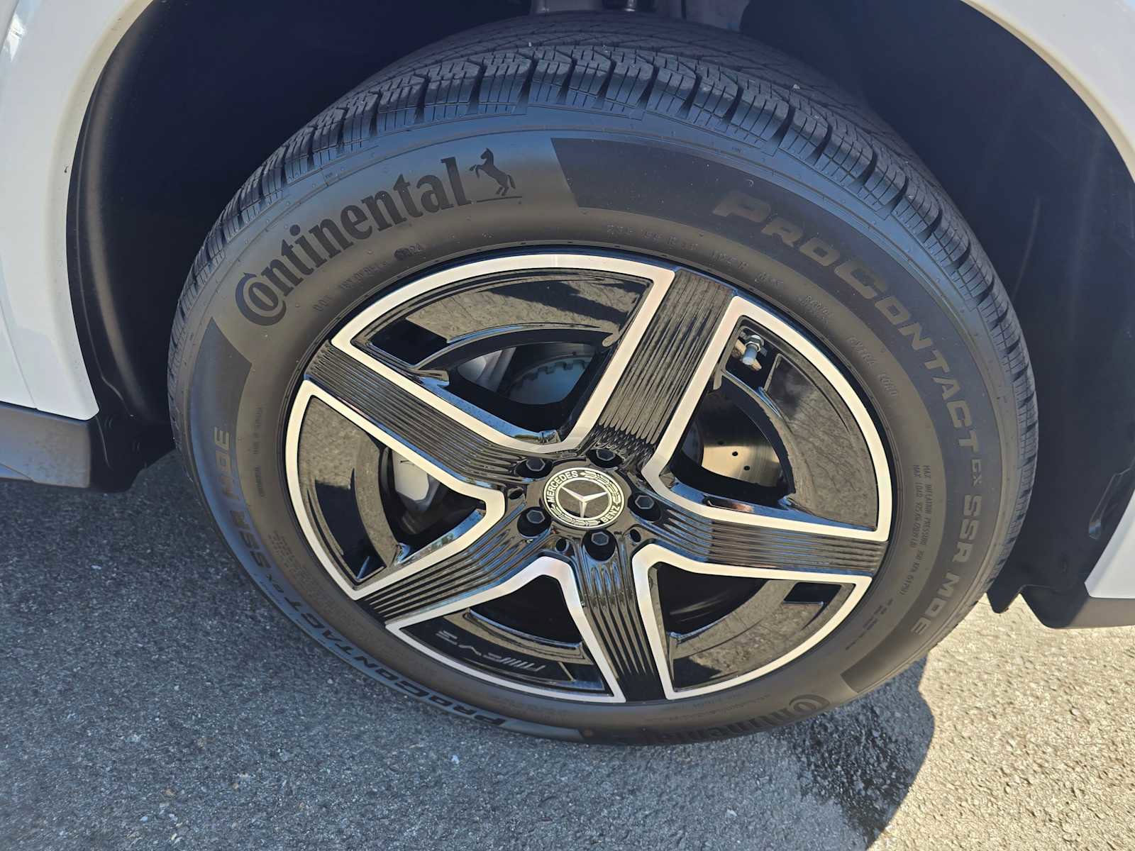 Used 2025 Mercedes-Benz GLC 350e 4MATIC image 9