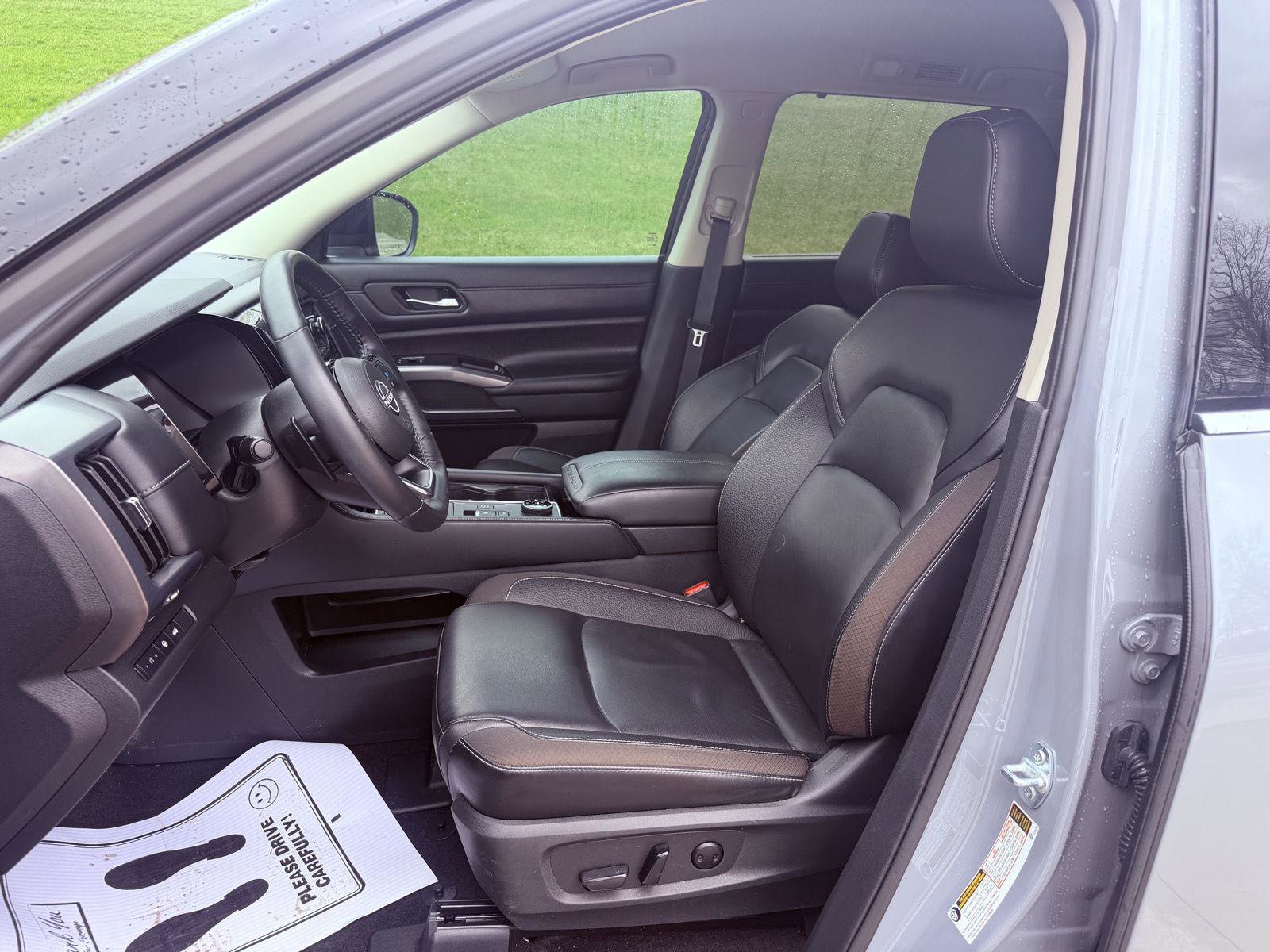 Used 2024 Nissan Pathfinder SL image 16