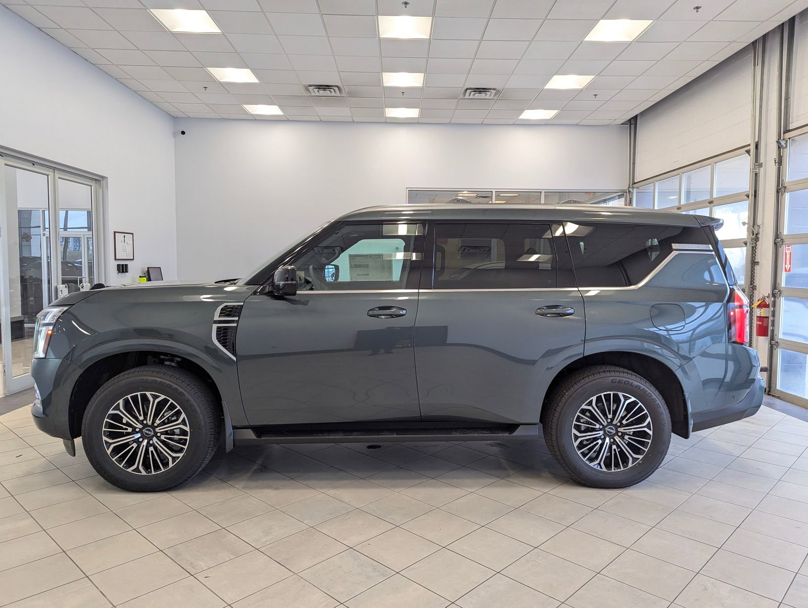 New 2025 Nissan Armada SL w/ Captain's Chari Seat Package image 5