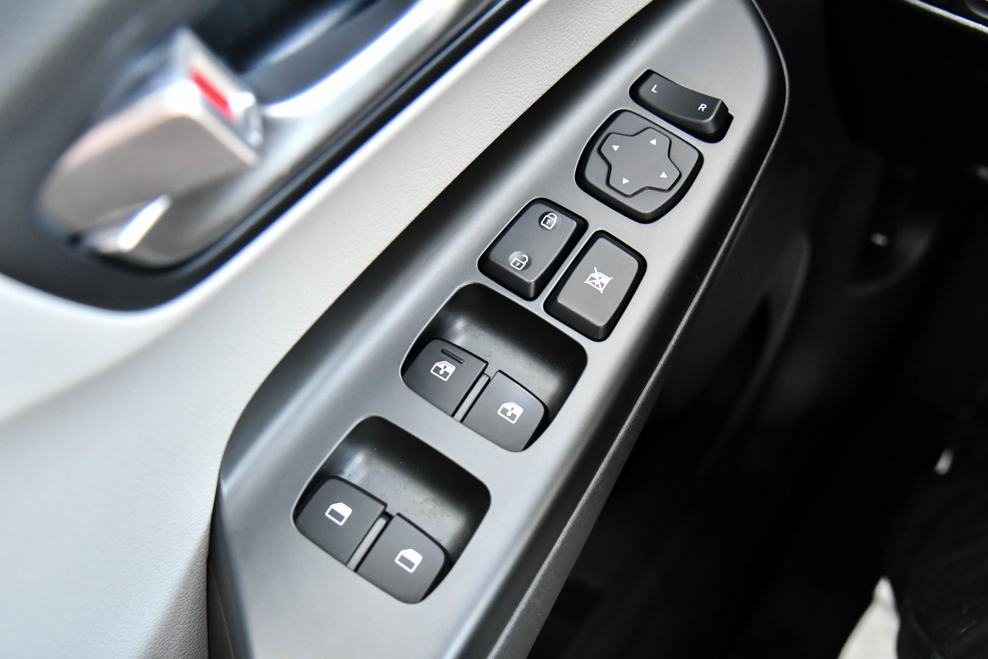 Used 2023 Hyundai Kona SE image 31