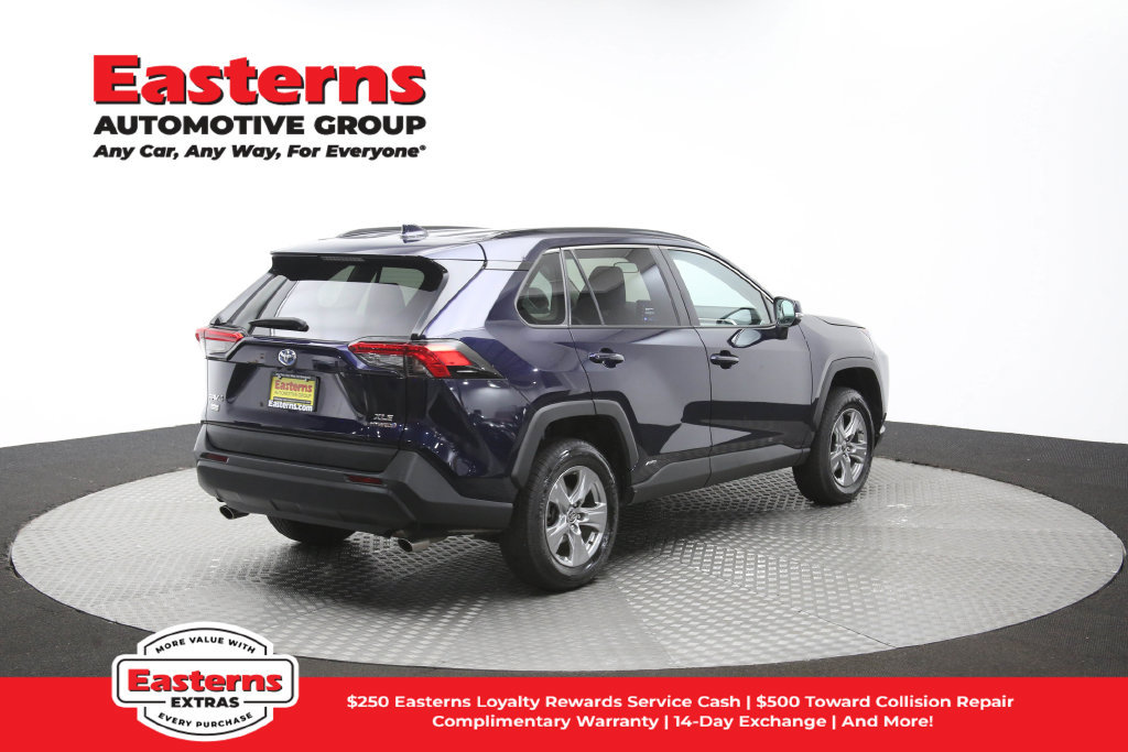 Used 2024 Toyota RAV4 XLE AWD/4WD image 40