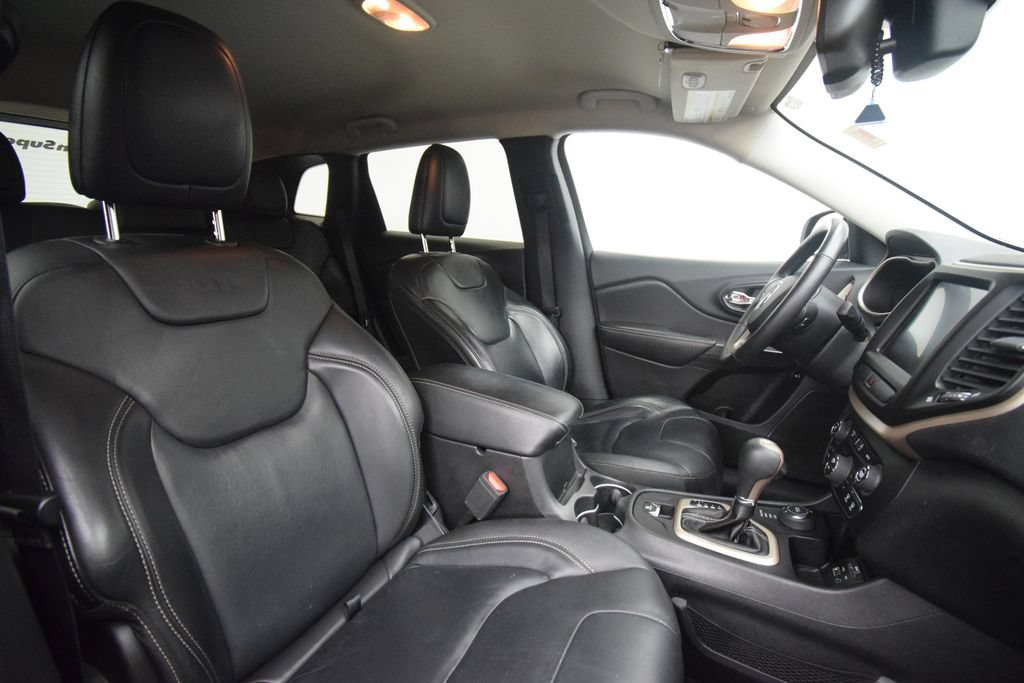 Used 2017 Jeep Cherokee Limited AWD/4WD image 17