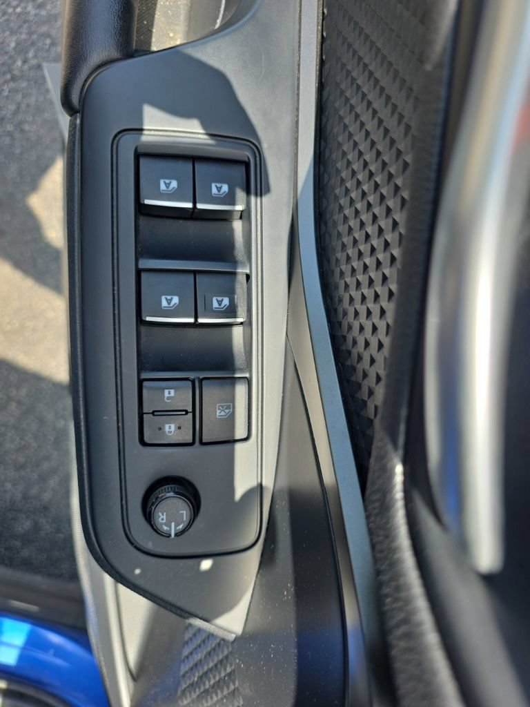 Used 2018 Toyota C-HR XLE FWD image 13