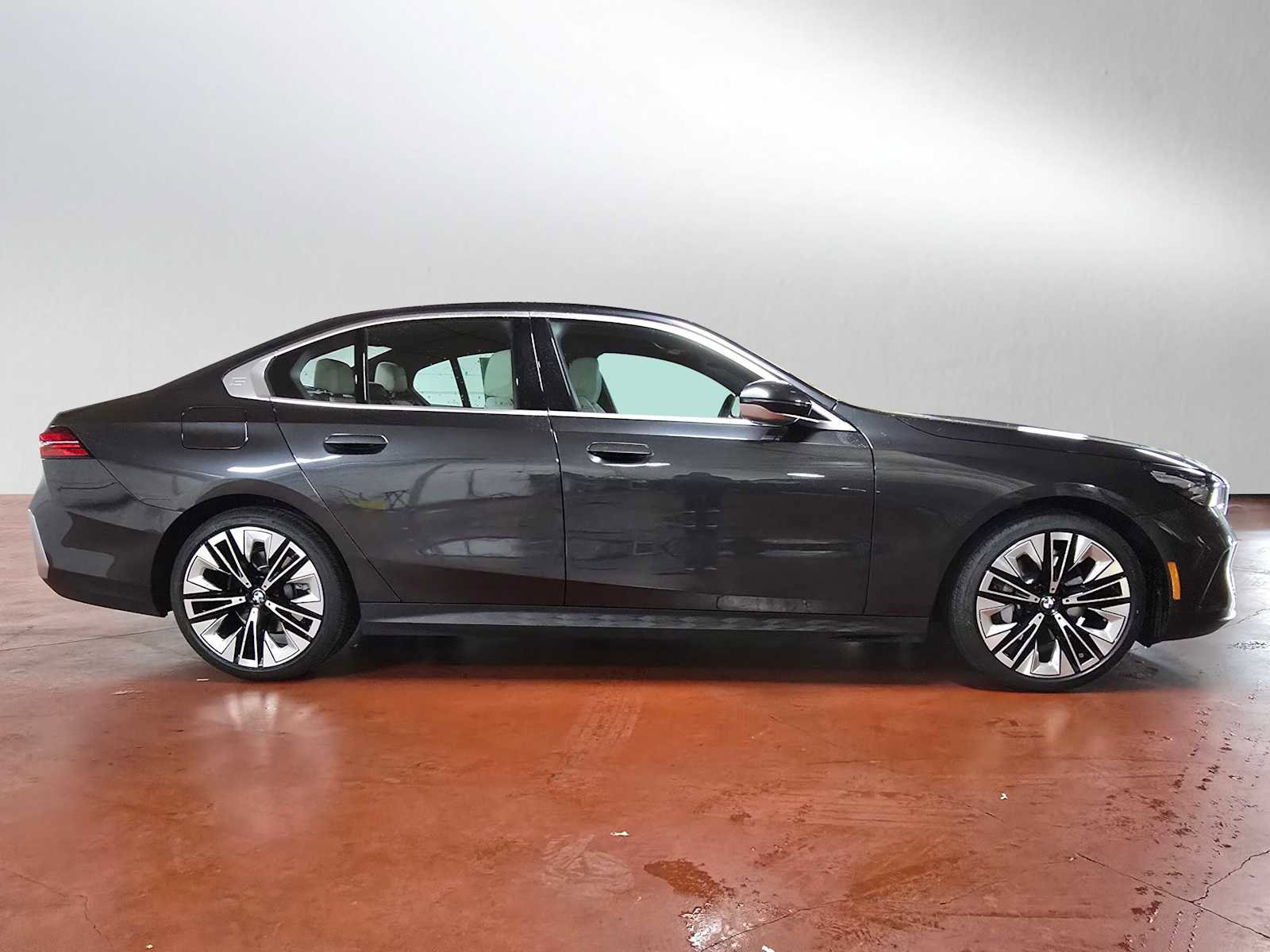 Used 2024 BMW 530i xDrive w/ Convenience Package image 15