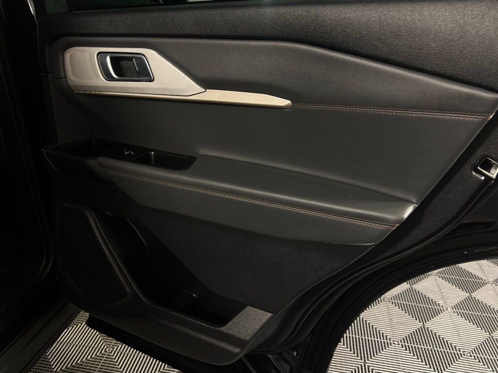 Used 2025 Ford Explorer Active image 32