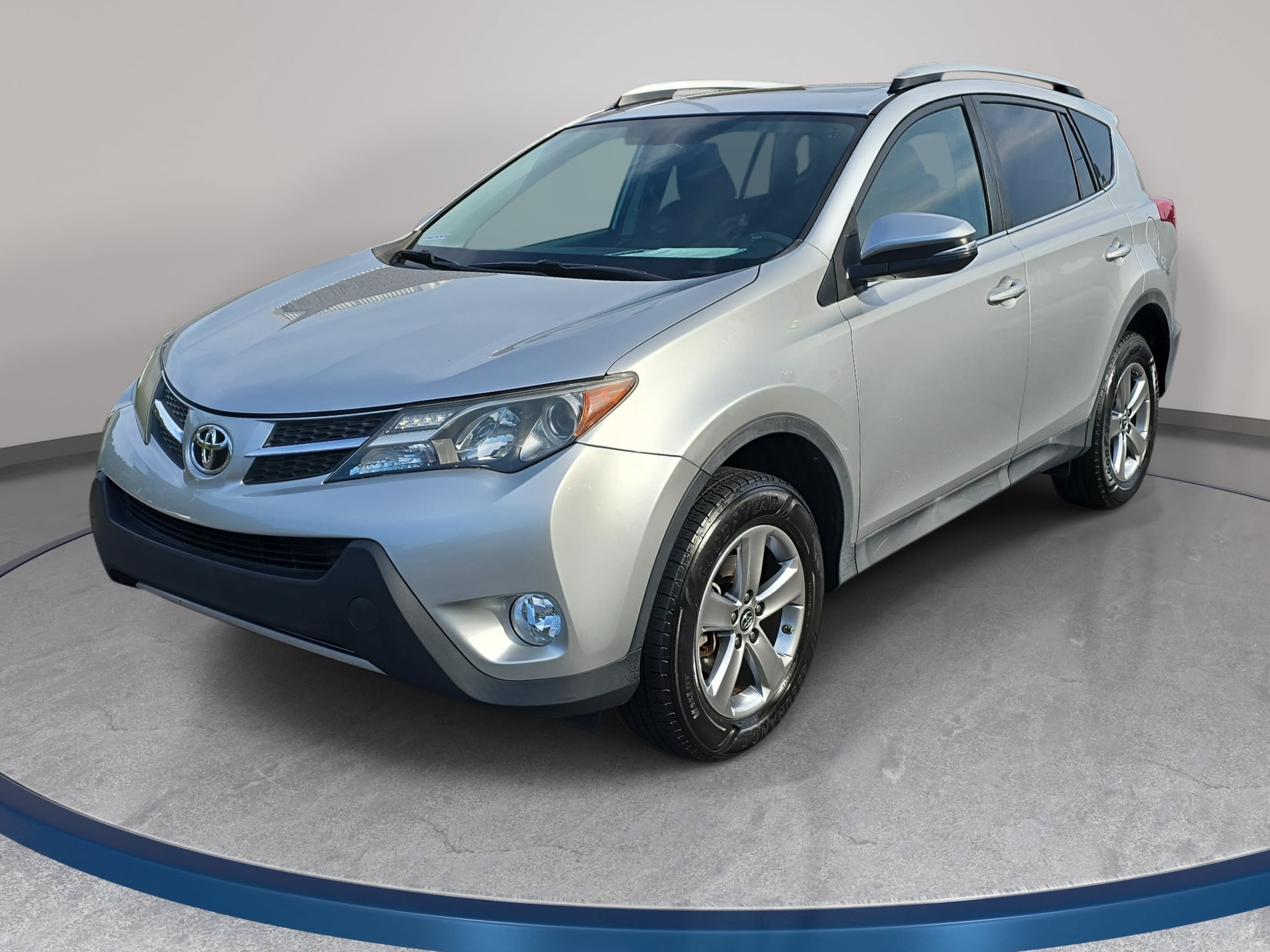 Used 2015 Toyota RAV4 XLE FWD image 1