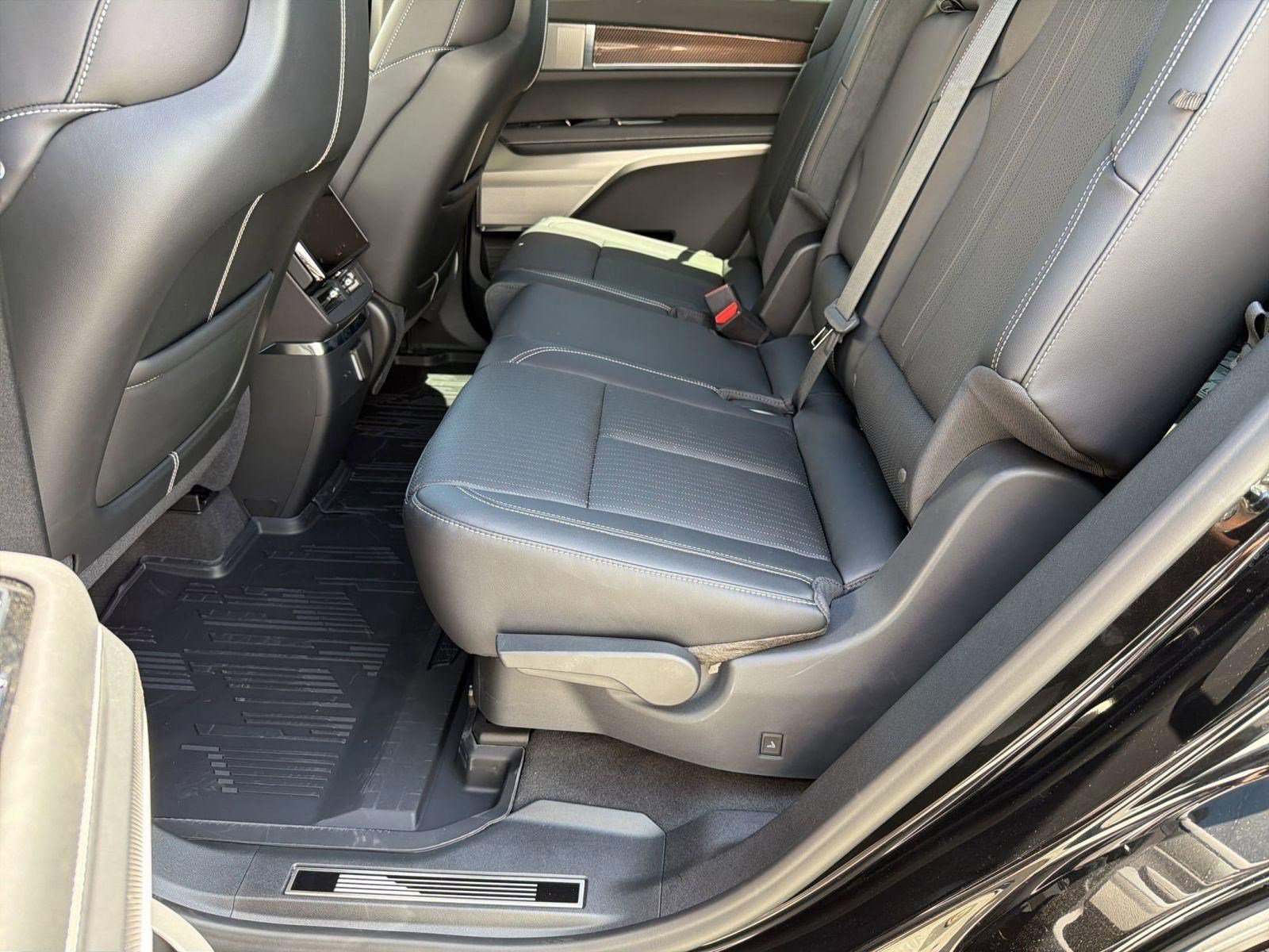 New 2026 Cadillac Vistiq Luxury w/ LPO, Floor Liner Package AWD/4WD image 13
