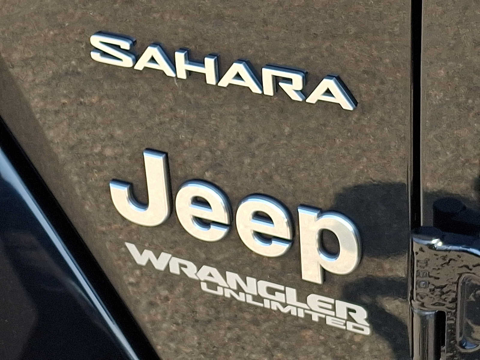 Used 2018 Jeep Wrangler Unlimited Sahara AWD/4WD image 29